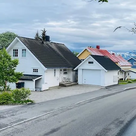 Praktisk Leilighet Med Gratis Parkering Sentralt Tromso Exterior photo